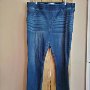 Old Navy women’s elastic jeans.